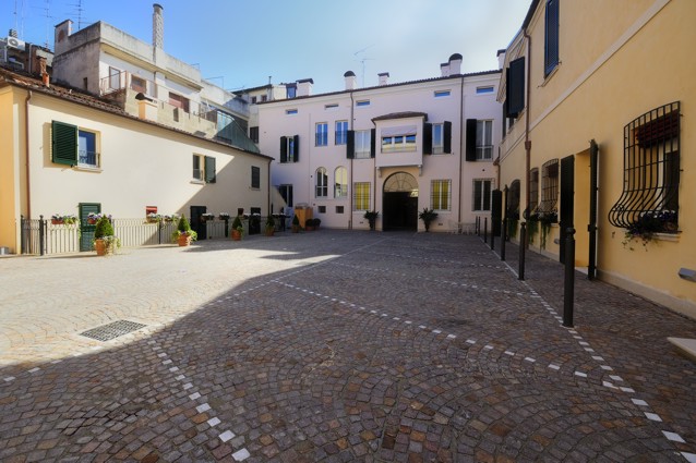 Appartamento FERRARA vendita  Centro Storico  AREA CASA