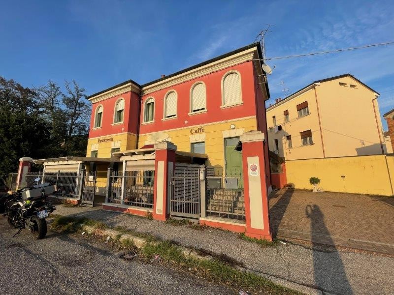 Fondo commerciale in affitto a Pontelagoscuro, Ferrara (FE)