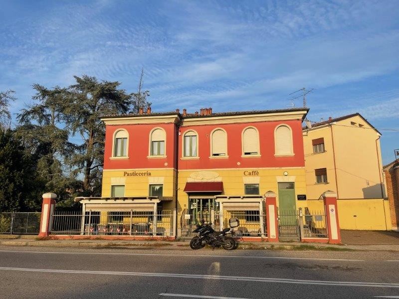 Fondo commerciale in affitto a Pontelagoscuro, Ferrara (FE)