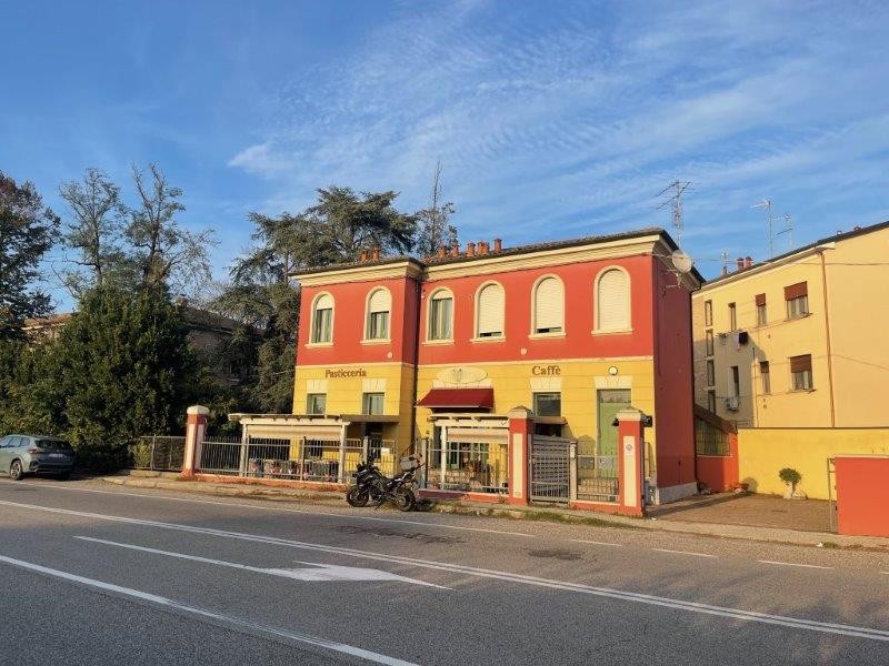 Fondo commerciale in affitto a Pontelagoscuro, Ferrara (FE)