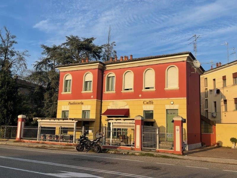 Fondo commerciale in affitto a Pontelagoscuro, Ferrara (FE)