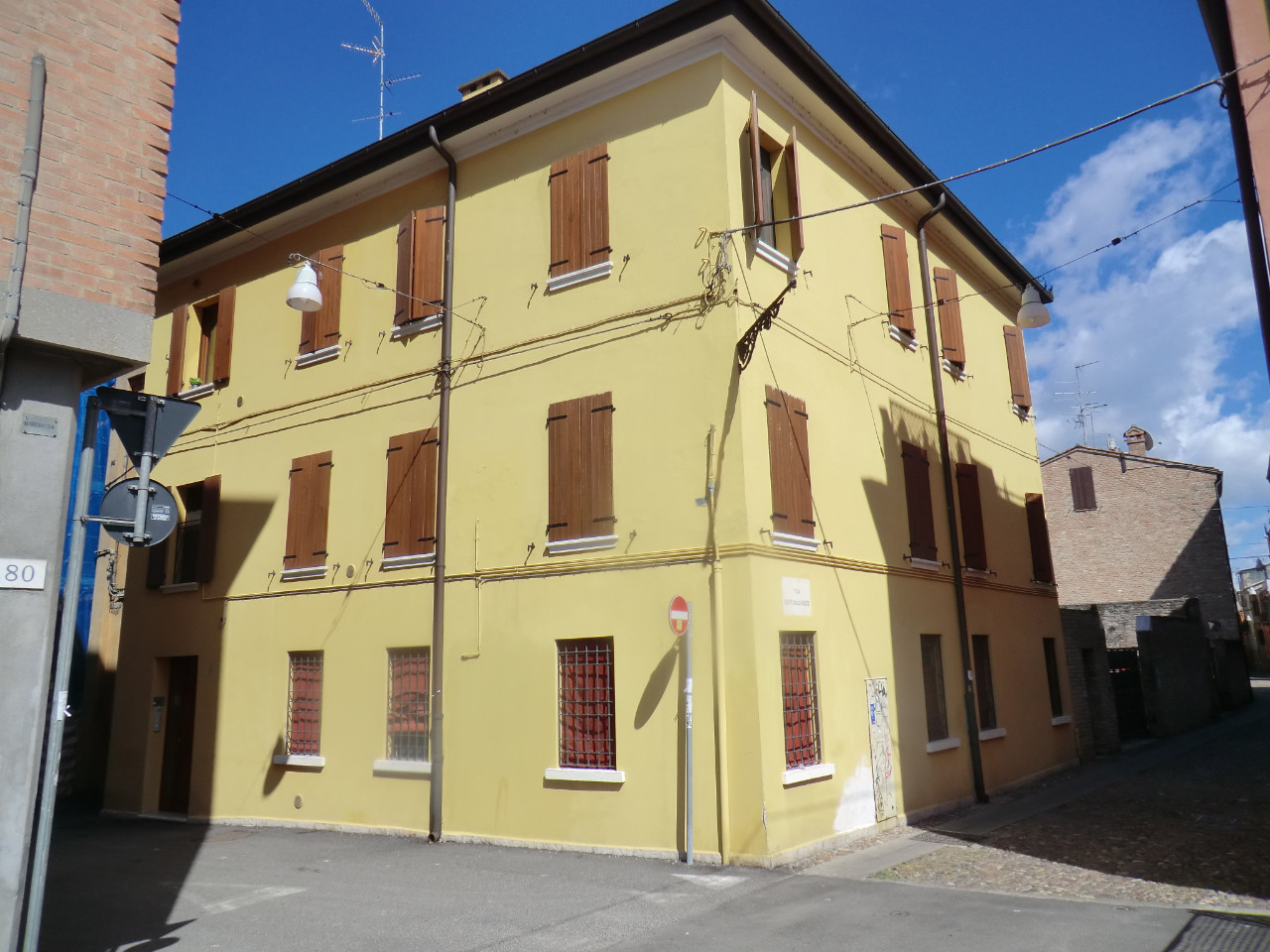  ferrara affitto quart: centro storico living-studio-immobiliare