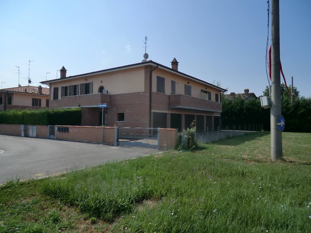 Villa Quadrifamiliare FERRARA vendita  Montalbano  LIVING STUDIO IMMOBILIARE