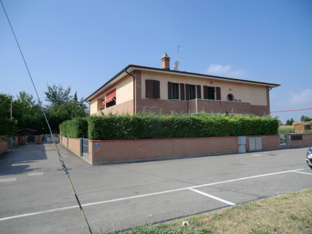  ferrara vendita quart: montalbano living studio immobiliare