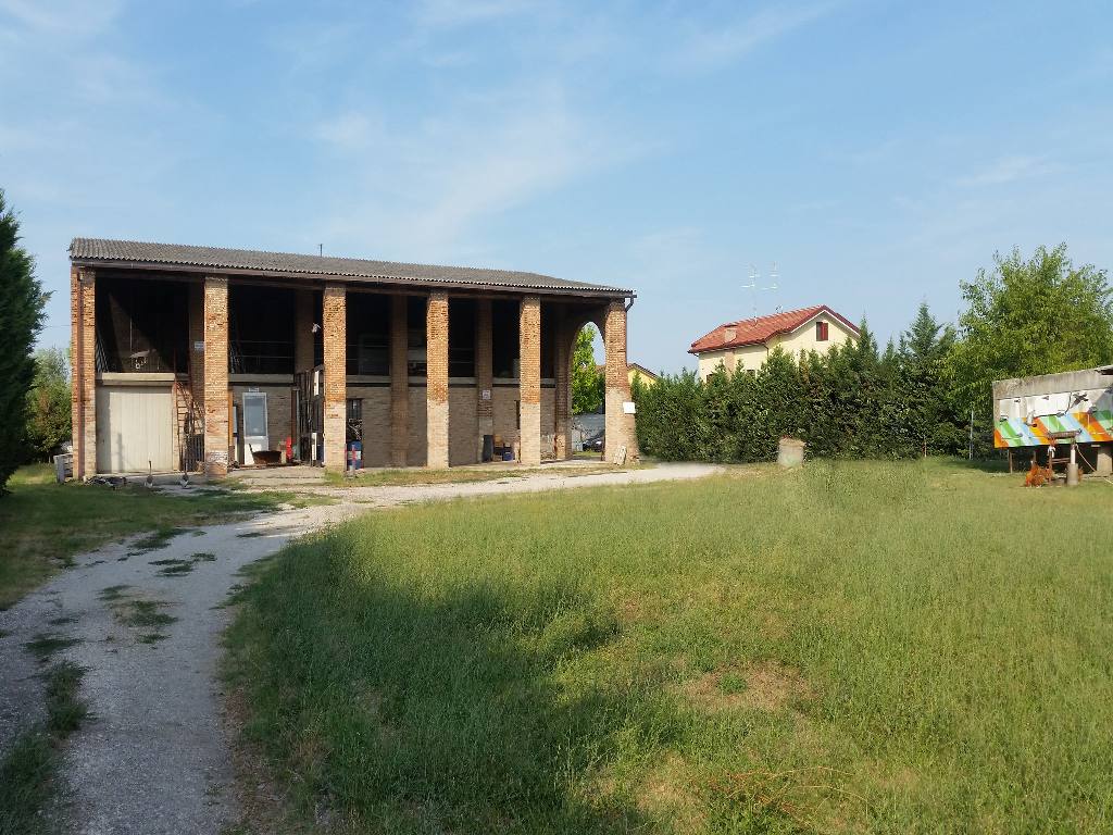 Rustico - Cascina FERRARA vendita  Via Bologna  LIVING STUDIO IMMOBILIARE